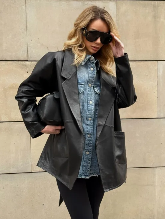 Черный короткий тренч из натуральной кожи на запах с поясом