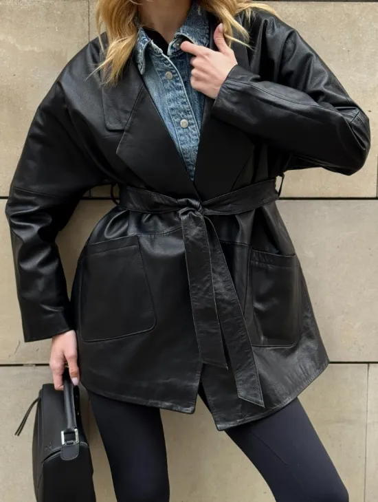 Черный короткий тренч из натуральной кожи на запах с поясом