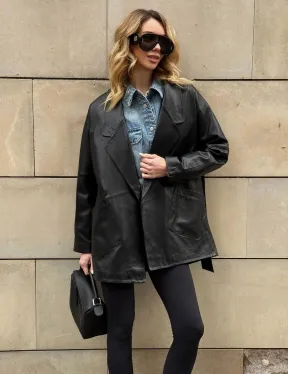 Черный короткий тренч из натуральной кожи на запах с поясом