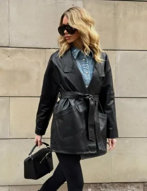 Черный короткий тренч из натуральной кожи на запах с поясом