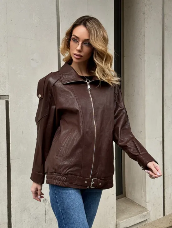 Коричневая кожаная курточка - бомбер на молнии