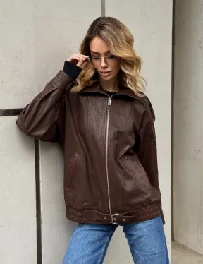 Коричневая кожаная курточка - бомбер на молнии
