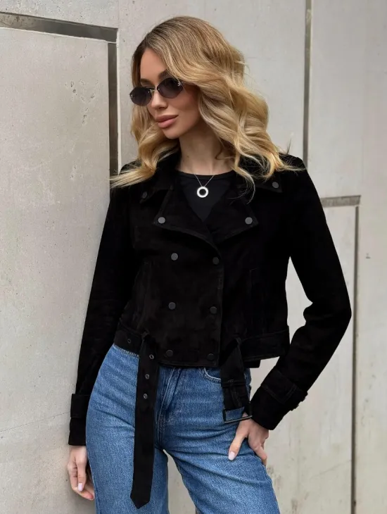 Черная короткая курточка из натуральной замши