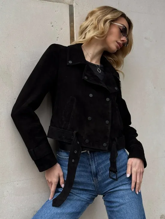 Черная короткая курточка из натуральной замши