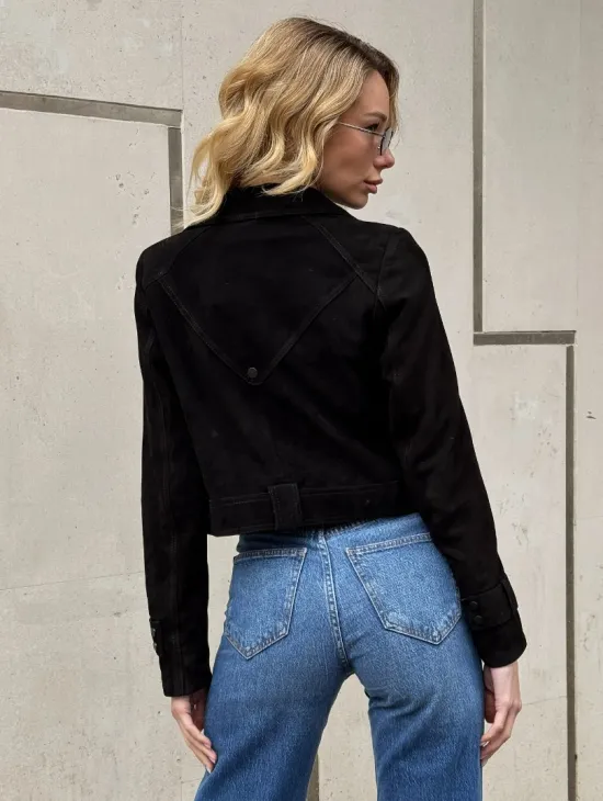 Черная короткая курточка из натуральной замши