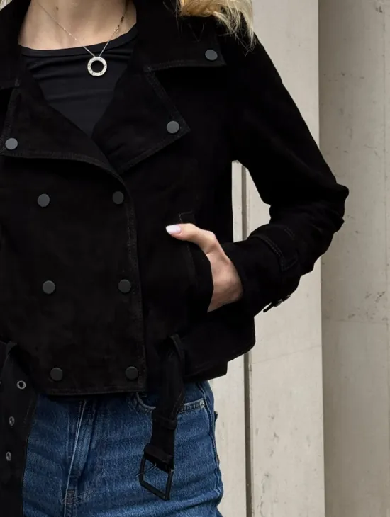 Черная короткая курточка из натуральной замши