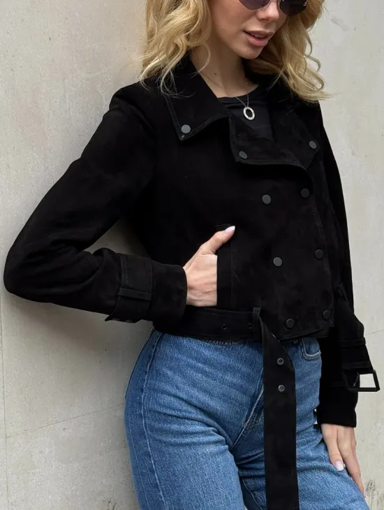 Черная короткая курточка из натуральной замши