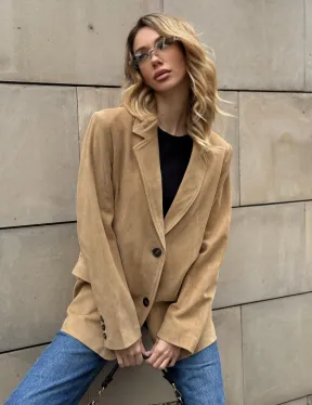 Стильный однобортный пиджак из натуральной замши в бежевом цвете