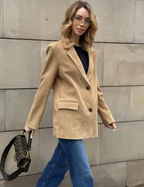 Стильный однобортный пиджак из натуральной замши в бежевом цвете