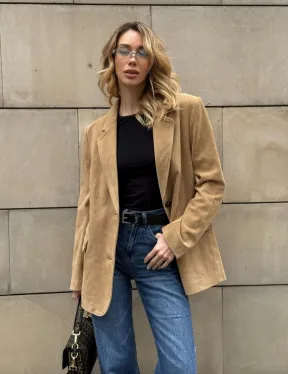 Стильный однобортный пиджак из натуральной замши в бежевом цвете
