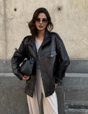 Модная черная куртка из натуральной кожи 