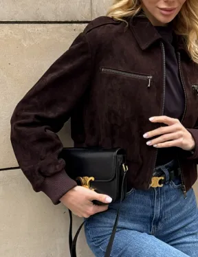 Короткий бомбер из натуральной замши на молнии с трикотажными манжетами