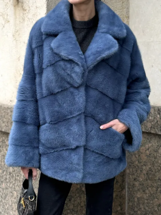 Короткая норковая шуба в цвете джинс с английским воротником