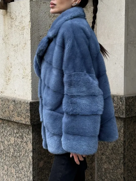 Короткая норковая шуба в цвете джинс с английским воротником