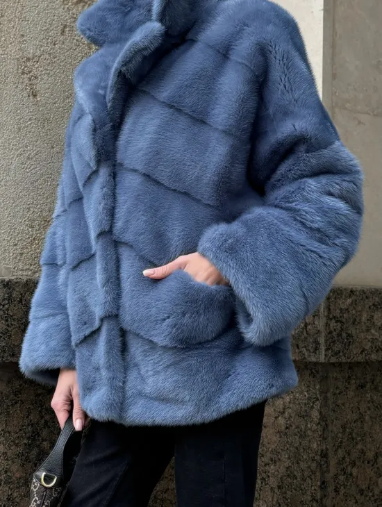 Короткая норковая шуба в цвете джинс с английским воротником