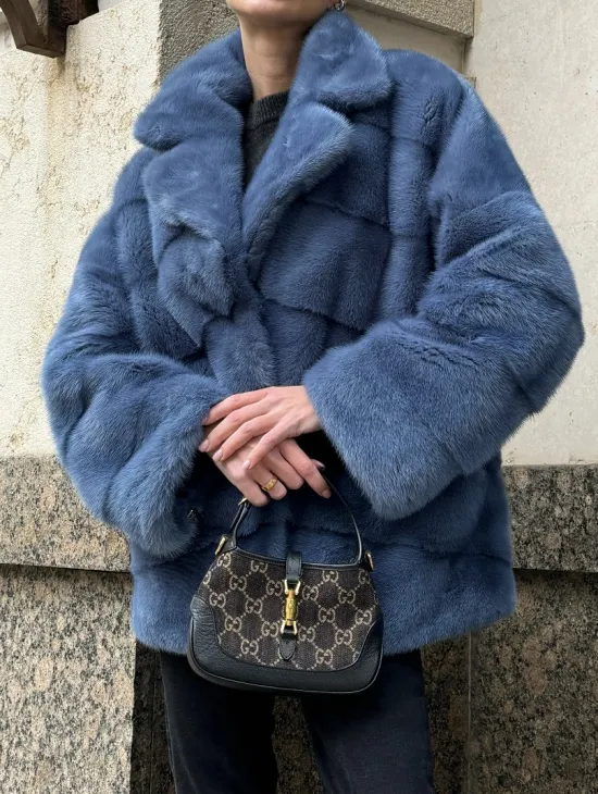 Короткая норковая шуба в цвете джинс с английским воротником