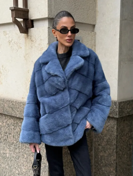 Короткая норковая шуба в цвете джинс с английским воротником