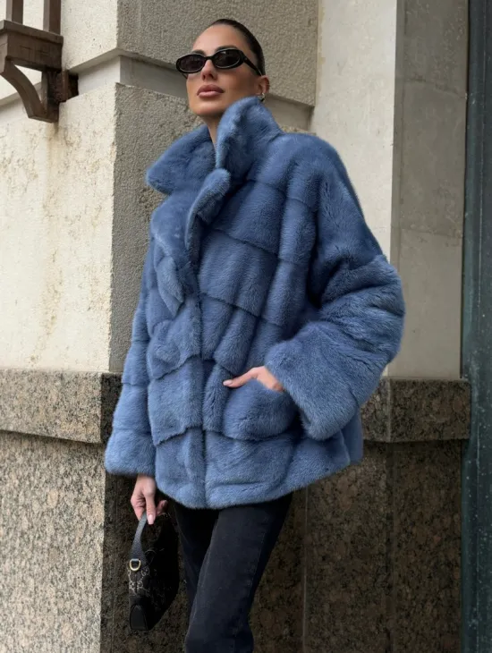 Короткая норковая шуба в цвете джинс с английским воротником