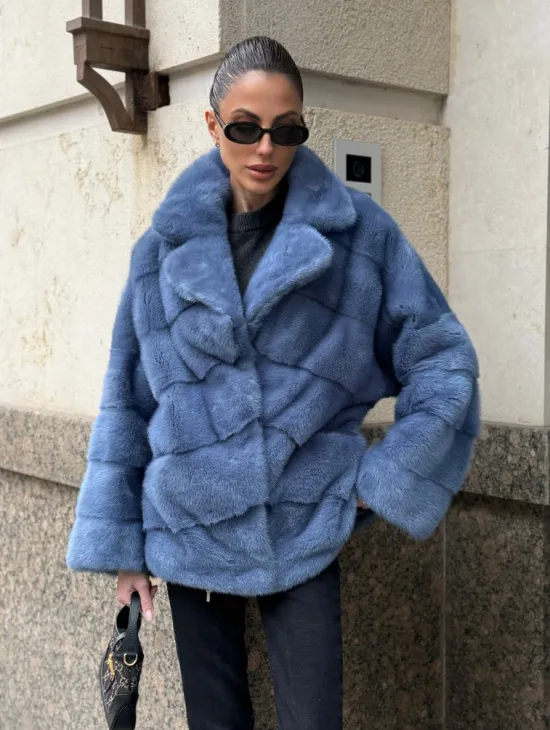 Короткая норковая шуба в цвете джинс с английским воротником