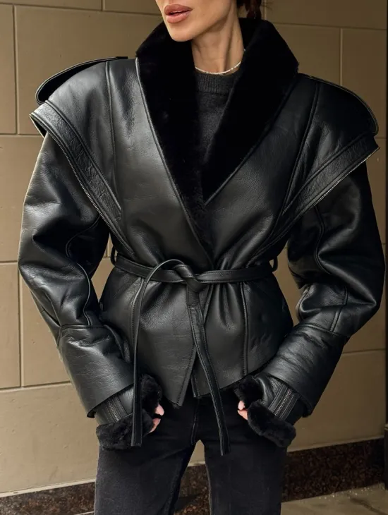 Черная куртка - дубленка на запах с поясом из меха мериноса