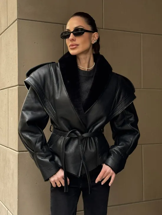 Черная куртка - дубленка на запах с поясом из меха мериноса