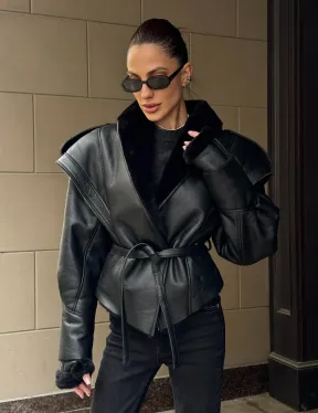 Черная куртка - дубленка на запах с поясом из меха мериноса