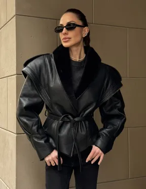 Черная куртка - дубленка на запах с поясом из меха мериноса