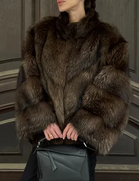 Полушубок из натурального меха енота с воротником стойка