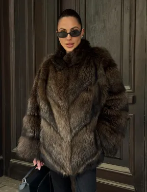 Полушубок из натурального меха енота с воротником стойка