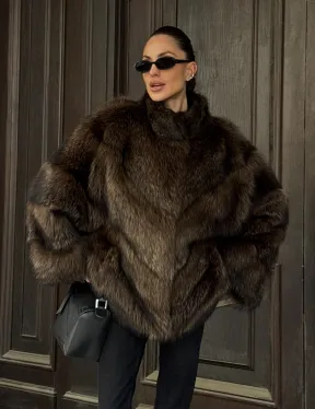 Полушубок из натурального меха енота с воротником стойка