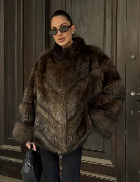 Полушубок из натурального меха енота с воротником стойка