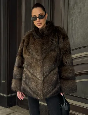 Полушубок из натурального меха енота с воротником стойка