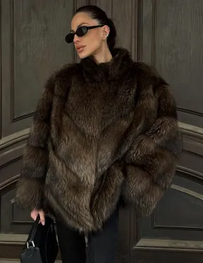 Полушубок из натурального меха енота с воротником стойка