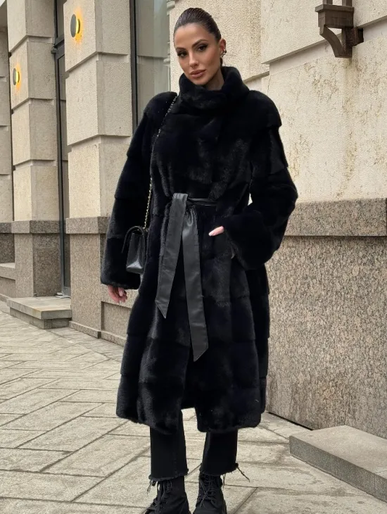 Шуба из плюшевой скандинавской норки в сине-черном цвете - стойка воротник