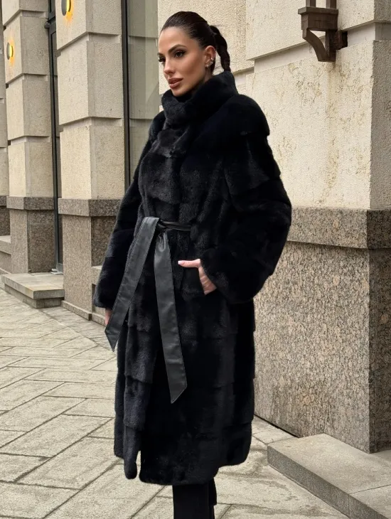 Шуба из плюшевой скандинавской норки в сине-черном цвете - стойка воротник