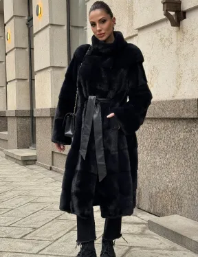 Шуба из плюшевой скандинавской норки в сине-черном цвете - стойка воротник