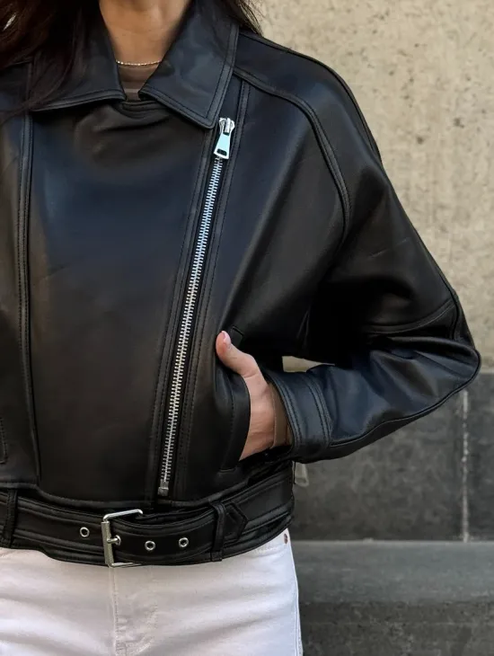 Кожаная куртка в стиле Casual