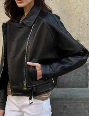 Кожаная куртка в стиле Casual