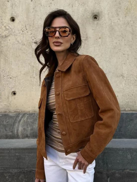 Прямой жакет из натуральной замши с накладными карманами