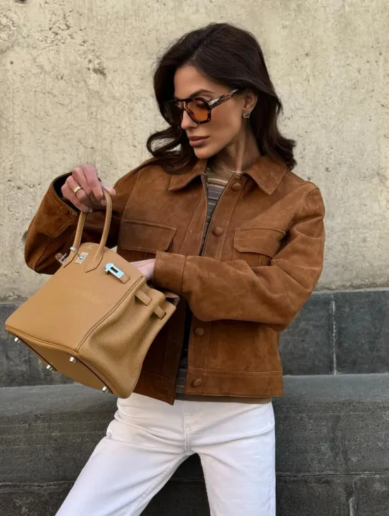 Прямой жакет из натуральной замши с накладными карманами