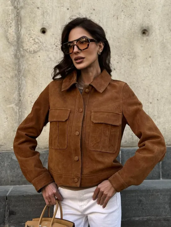 Прямой жакет из натуральной замши с накладными карманами