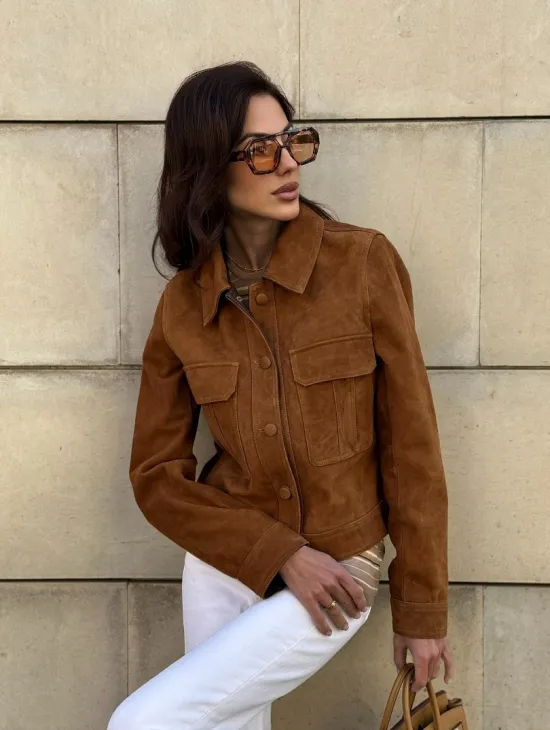 Прямой жакет из натуральной замши с накладными карманами