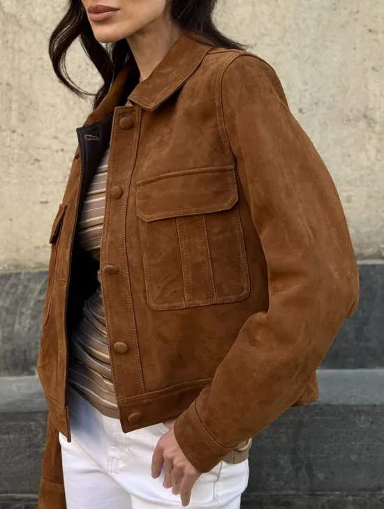 Прямой жакет из натуральной замши с накладными карманами