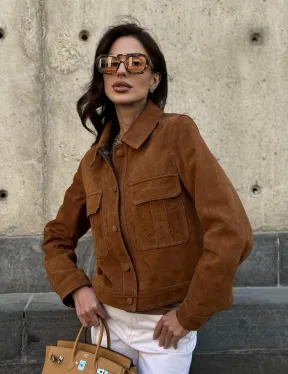 Прямой жакет из натуральной замши с накладными карманами