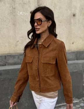 Прямой жакет из натуральной замши с накладными карманами