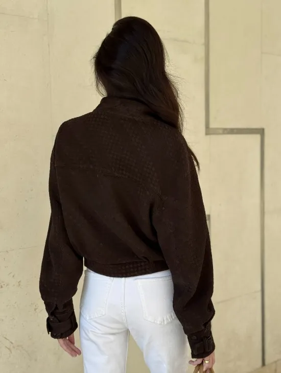 Кроп - бомбер из плетеной замшевой кожи в цвете шоколад