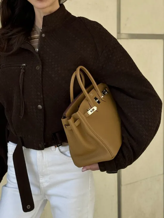 Кроп - бомбер из плетеной замшевой кожи в цвете шоколад