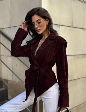 Модная приталенная куртка с плечами в стиле 90-х