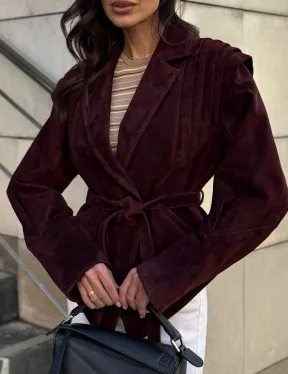 Модная приталенная куртка с плечами в стиле 90-х