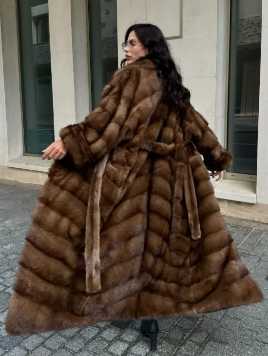 Норковая шуба в цвете соболь с английским воротником
